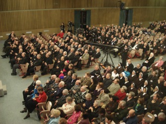 uno scorcio della sala di Castelgandolfo durante lo spettacolo